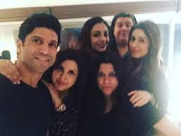 Check Out Hrithik Roshan Hangs Out With Karan Johar Zoya Akhtar Farah Khan At Farhan Akhtar S Residence Bollywood Hungama Farhan akhtar's house party 2017 | hrithik roshan,karan johar,chunky pandey,sajid khan for more updates: