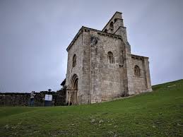 Desde la carretera la ubicación de la ermita se asemeja a la proa de un barco. Ermita De San Pantaleon De Losa La Leyenda Del Grial En Burgos