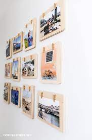 Gunakan bingkai untuk memberi kontras pada foto dengan gambar dan tekstur latar belakang, atau coba dengan warna dan ruang untuk menyempurnakan layout dan menarik perhatian. 10 Diy Bingkai Foto Keren Dan Unik Dibuat Dari Puzzle Hingga Keyboard