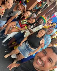 Um #tbt da melhor festa do ano! O clima já é de folia na nossa cidade.  🎊☀️Quer curtir o Furdunço e o Fuzuê com a gente? Fale com a nossa equipe no