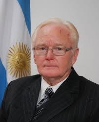 Carlos Petersen's Instagram, Twitter & Facebook