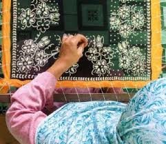 Selain itu ada juga motif desa nawalu, gorga sitompi serta motif pani patunda dari simalungun. Makna Tersembunyi Dibalik Keindahan Kain Tadisional Tudung Manto Khas Kepulauan Riau