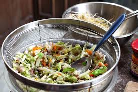 Kare kare philippinischer oxtail eintopf, philippinischer küche. Die Drei Schichten Von Popiah Wie Man Malaysische Fruhlingsrollen Macht