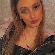 What are good nail salons in St. Thomas or London for a wedding?