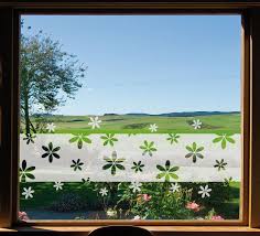 Edle Fensterdekoration Mit Blumenmotiv Dekorativer Blickfang Und Gleichzeitig Teil Sichtschutz Gegen Neugierige Blicke Fens Fensterfolie Balkon Dekor Fenster