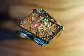 Aside from its distinguished position in our state registry, sunstones also happen to make gorgeous engagement rocks, varying in color from Rainbow Lattice