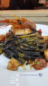 Per la pasta fresca al nero di seppia: Tagliolini Al Nero Di Seppia Con Gamberi Pistacchi E Datterini Rossi Dettaglio Ricette Ricette Dello Chef Ricette Di Cucina