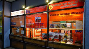 Walaupun istilah depot bas juga dapat digunakan untuk merujuk kepada stesen bas, ia umumnya merujuk kepada garaj bas. Putra Bus Terminal Hentian Putra Kuala Lumpur Backpacking Malaysia