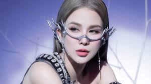 Diệp Lâm Anh là thành viên thứ 2 của nhóm LUNAS