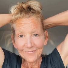 Claudia Worley's Instagram, Twitter & Facebook