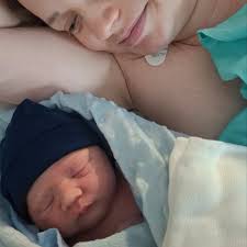 Nosso sonho concretizado! @rafaferreirapro ♥️ Feliz 2 dias de vida meu  amor, começando 2026 da forma mais gostosa e perfeita possível! e agora  vamos para casa filho, começar a nossa longa jornada todos juntos! 🐶