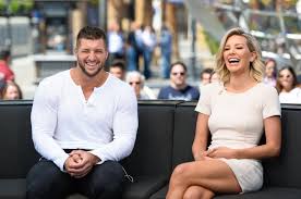 .politics into their sports announcing, fox sports' joe buck recently said that sports announcers need to dump their focus on politics and stick to sports. Fox S Charissa Thompson Still Gets Asked Sexist Questions Despite Working In Sports For Years