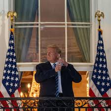 Die flagge ungarns leitet sich vom historischen, 1990 wieder eingeführten wappen ungarns ab, das ein silbernes patriarchenkreuz auf einem grünen hügel mit rotem hintergrund zeigt. Mediziner Uber Trump Ich Hatte Ihn Nur Ungern Von Meiner Station Entlassen Stern De
