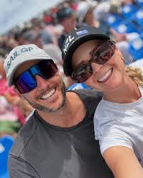 Anna Willcox's Instagram, Twitter & Facebook