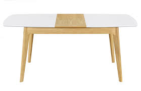Elle dispose d'un long plateau en mdf laqué blanc mat, associé à des pieds et une structure en bois d'hévéa. Table Extensible Scandinave Blanc Et Bois L140 180 Cm Meena Miliboo
