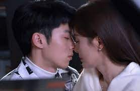 Jun 19, 2021 · 自從2018年憑藉清宮劇《延禧攻略》「富察皇后」一角翻紅後，她同不少年下男搭檔，收視口碑都不錯，好似早前播完的《理智派生活》中，秦嵐搭配98年出生的王鶴棣，兩人依然cp感十足，被網友大讚有「姊弟戀體質」。 點擊下圖睇秦嵐與各大年下男同框： + 41å²ç§¦å²šä¸Žå°19å²çŽ‹é¹¤æ££æ‹æˆè´´é¼»å°–ç¢°é¢å¤´å¿å¿æˆ'æˆ' ç§¦å²šå¤§èµžçŽ‹é¹¤æ££ä¼˜ç§€ ç½'å‹