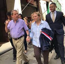 Nesta data, ele consagrou ao senhor jesus a união com a d. Missionario Soares Pegos No Flagra Missionario E Sua Esposa Dona Magdalena Caminhando De Maos Dadas Pelo Centro De Sp E Muito Amor Ne Eles Estao Na Cidade Para O