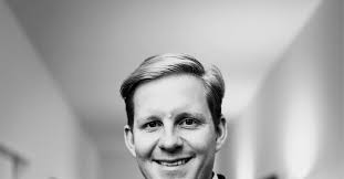 Dr. Maximilian Thiel