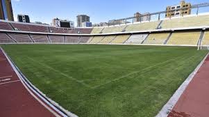 Das estadio hernando siles ist ein fußballstadion mit leichtathletikanlage im stadtteil miraflores der bolivianischen stadt la paz.es fasst rund 41.143 zuschauer und wurde zu ehren von hernando siles reyes, präsident von bolivien von 1926 bis 1930, benannt. El Estadio Hernando Siles Vestira Su Mejor Traje De Gala En El Partido Bolivia Argentina Los Tiempos