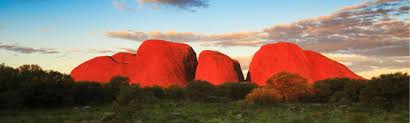 Ulu r u lies west of the simpson desert, not far from the 'red centre' of australia, about 335kms southwest of alice springs (as the crow flies) and 463kms by road. About Uluru Kata Tjuta National Park Uluru Kata Tjuta National Park