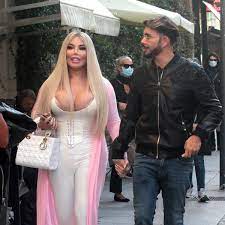 Jessica alves, also known as the human ken doll, has taken to instagram to reveal her cosmetic. Jessica Alves Parades Sensational Curves On Date With Plastic Surgeon Boyfriend Mirror Online