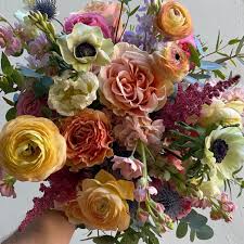 Whether you want to send a thoughtful funeral flower arrangement, anniversary flower arrangement or just a birthday arrangement, your beautiful flowers will be hand designed and delivered by expert florist tommy austin florist in rancho cucamonga, ca. Los Angeles Florist Flower Delivery By The Petal Workshop