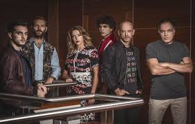 La serie va in onda sul canale sky atlantic ed è la terza trasposizione dell'opera dopo. Suburra La Serie Il Punto Di Incontro Tra Gomorra E House Of Cards Rolling Stone Italia