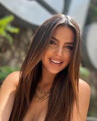 Sonriendo-no tanto-no habían velas en el Seven.