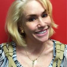 Beth Goldstein (@bethvart)