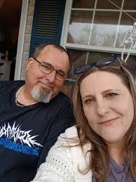 Lara Dickens's Instagram, Twitter & Facebook