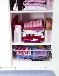 Bevor sie im schrank aufräumen, können sie für gegenstände, die aus den regalen entfernt werden, einen separaten platz freimachen, zum beispiel auf dem bett. Wie Raumt Man Einen Kleiderschrank Besser Ein Sweet Home