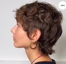 would anyone like to be my model for Tuesday the 9th of April at 1:30 and  Plumstead south east college for a wash and blow dry message if interested  xx