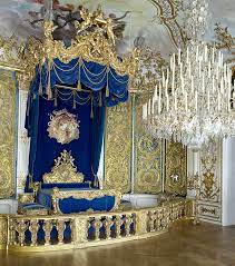 Des kunden freude und stolz, könig möbel aus edelholz. Das Bett Des Ersten Schlafzimmers Konig Ludwigs Ii Im Schloss Linderhof