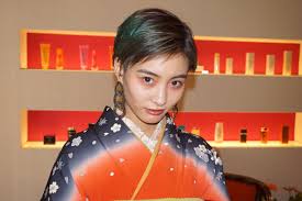 ツーブロック女子が流行中レディースのツーブロックヘア特集