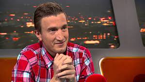 Der moderator stefan büsser prangt darauf mit ernstem hundeblick, in der überschrift macht sein spitzname das ganze noch etwas persönlicher: Video Stefan Busser Comedian Und Moderator