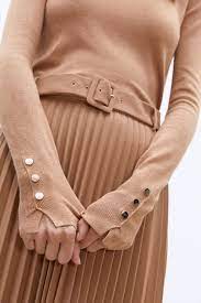 Woven and hand assembled in the north of scotland. Basic Sweater With Buttons View All Knitwear Woman Zara Hong Kong S A R Abbigliamento Maglieria Vestiti