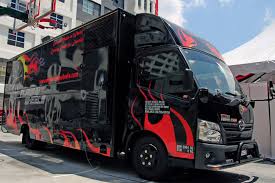 Most operate between a few places, largely due to uncertain permit allowances by city officials, but frequent and trustworthy. Food Trucks In Kuala Lumpur