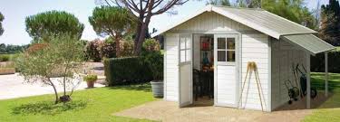 Les tailles des abris de jardin en bois proposées sont comprises entre 2 m² et 37 m². Abri De Jardin Les Reglementations Et Demarches A Connaitre Truffaut