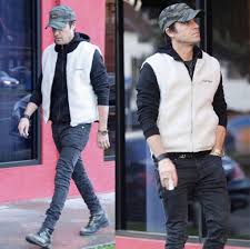 Justin Theroux Wears Supreme Sherpa Vest Gucci Belt And Hermes Bracelet Upscalehype Sherpa Vest How To Wear Justin Theroux