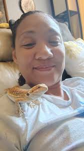 She started off with a small shed around the face and now she is full blown  in shed. ❤️🦎🐉🐛🪳🦗