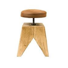 Drehhocker Gie El Jeder Der Drehhocker Aus Lasiertem Gewachstem Fichtenholz Und Leder Ist Ein Unikat Dessen Asthetische Und Materi Stool Swivel Stool Decor