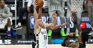 Bucks — ► abbreviation ▪ buckinghamshire … englishtermsdictionary. Milwaukee Bucks Vs Atlanta Hawks Game Five Preview The Turning Point Brew Hoop