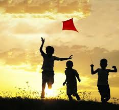 Resultado de imagem para fotos de menina em pinando pipa