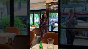 Élosie henri (as élisa tovati). Elisa Tovati Qui Pete Un Cable Dans Un Restaurant Du 8eme Youtube