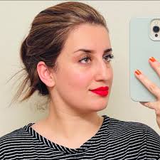 مادر #رخشانه دختری که سنگسار شد ، می گوید:دخترش به گناه نکرده سنگسارشده است  و تنها گناه اش نه گفتن به خواستگار بوده است ، می گوید: اول خدا بعد دولت تا