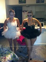 Black And White Swan Halloween Costumes Homemade Black And White Swan Couple Halloween Costume Couples Costumes Couple Halloween Couple Halloween Costumes