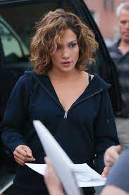 Www Hawtcelebs Com Wp Content Uploads 2015 07 Jennifer Lopez At Shades Of Blue Set In New York 07 23 2015 Jennifer Lopez Short Hair Short Hair Styles Jlo Hair