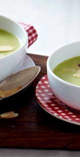 Brokkolicremesuppe Mit Mandelblattchen Rezept Rezepte Brokkoli Creme Suppe Suppen Und Brokkoli