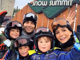 Allí forjó sus ilusiones, entre ellas ser una estrella de la canción, pasión que heredó de su padre. Tres Principes Los Hijos De Paty Manterola Heredaron Su Belleza Y Simpatia Photo 1