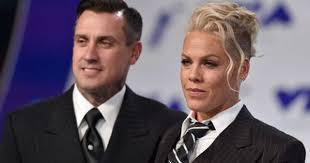 Pink Admits She Used To Hand Back Her Wedding Ring To Husband Carey Hart Every Night Carey Hart Pink Singer Carey
